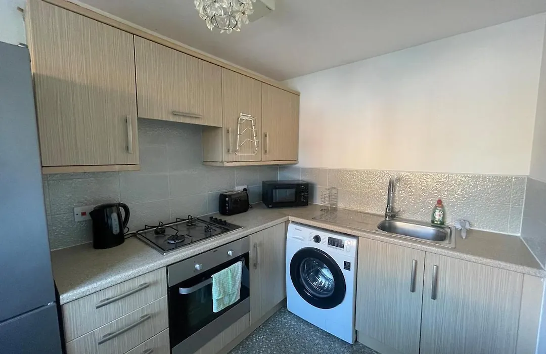 Large 3-Bed House Near Etihad & Coop Live-1