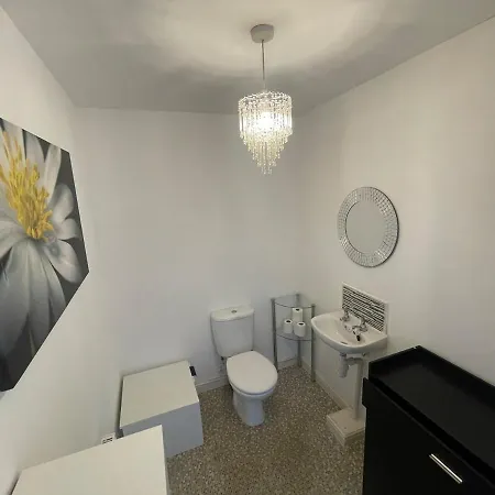 Large 3-Bed House Near Etihad & Coop Live-2