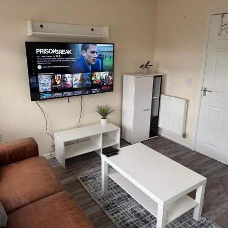 Large 3-Bed House Near Etihad & Coop Live-3