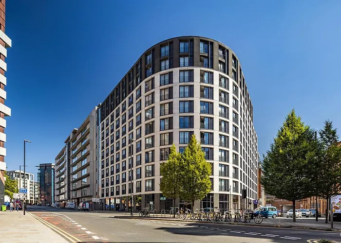 City Centre Rooms In Apartment